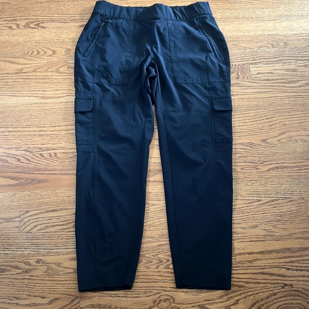 Athleta Chelsea Cargo Pants lightweight joggers EUC